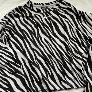 Nike size M cropped sweatshirt NWT